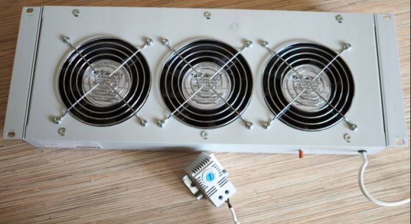Rack szekr. ventilátor tetőmodul 3xVent+Term. szürke RAC-CH-X26-X1 Triton